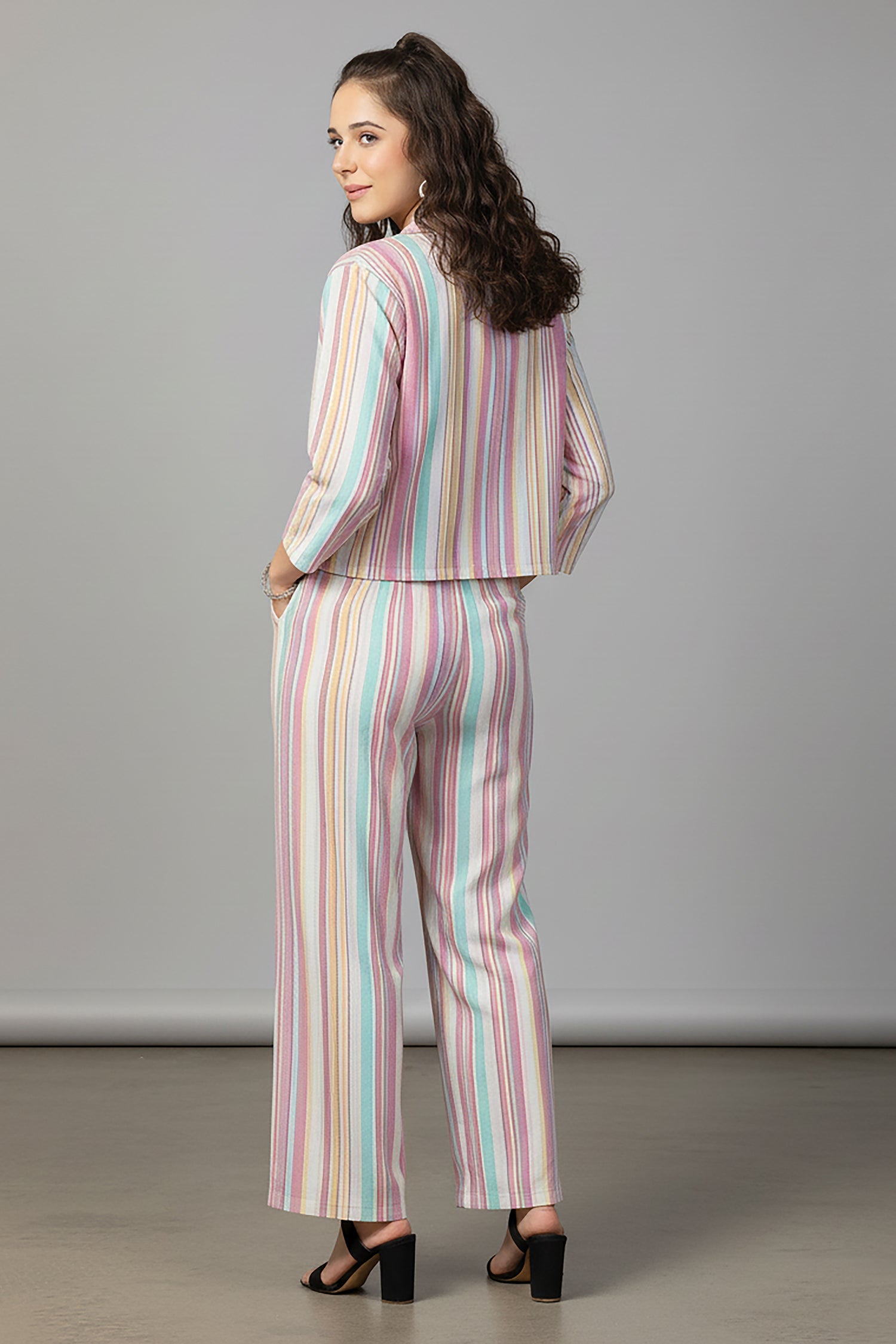 Girls's Light Pink Cotton Stripe Printed ineer, Jecket and Pant Set